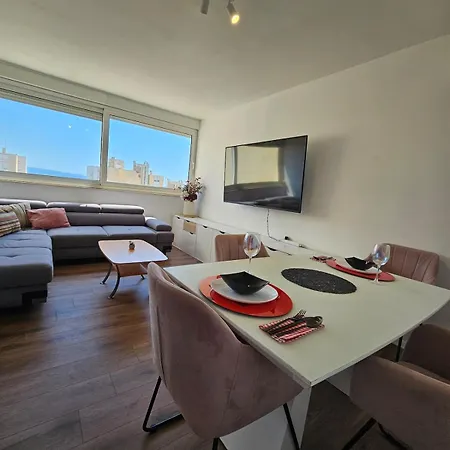 Sky 3 Apartment *